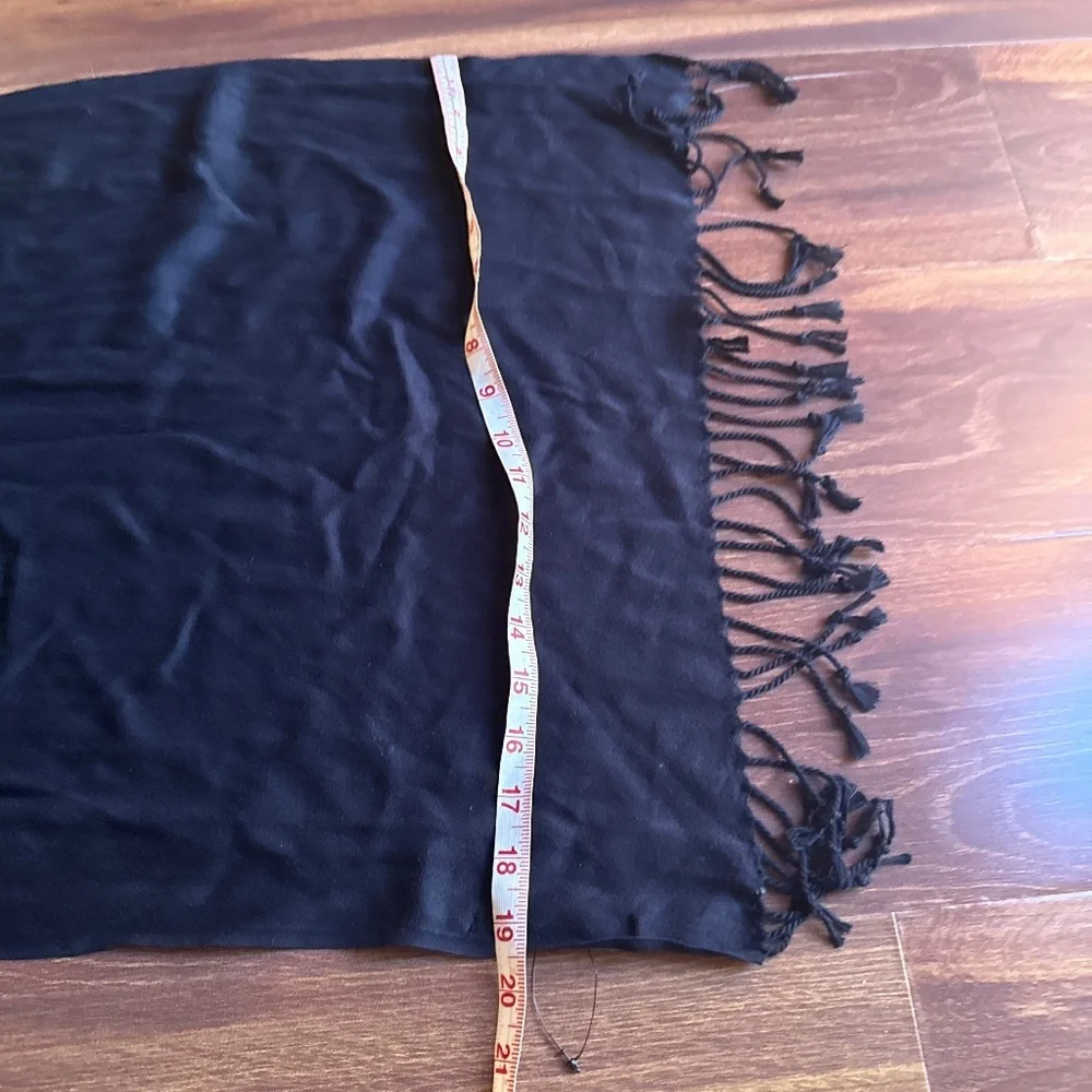 TAHARI Black Viscose Scarf with Fringe